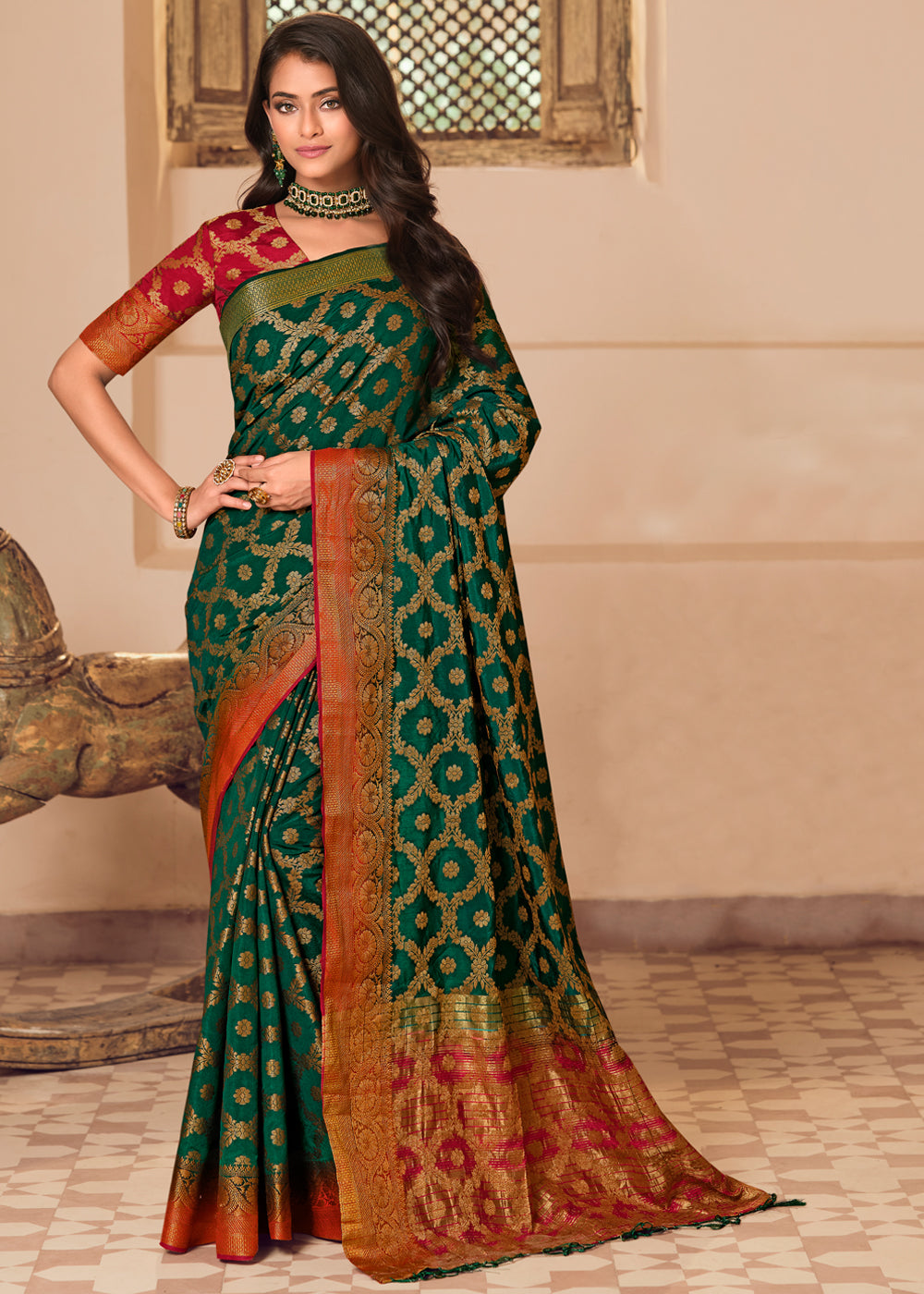 Traditional Dark Green Weaved Zari Banarasi Silk Saree SARV158164