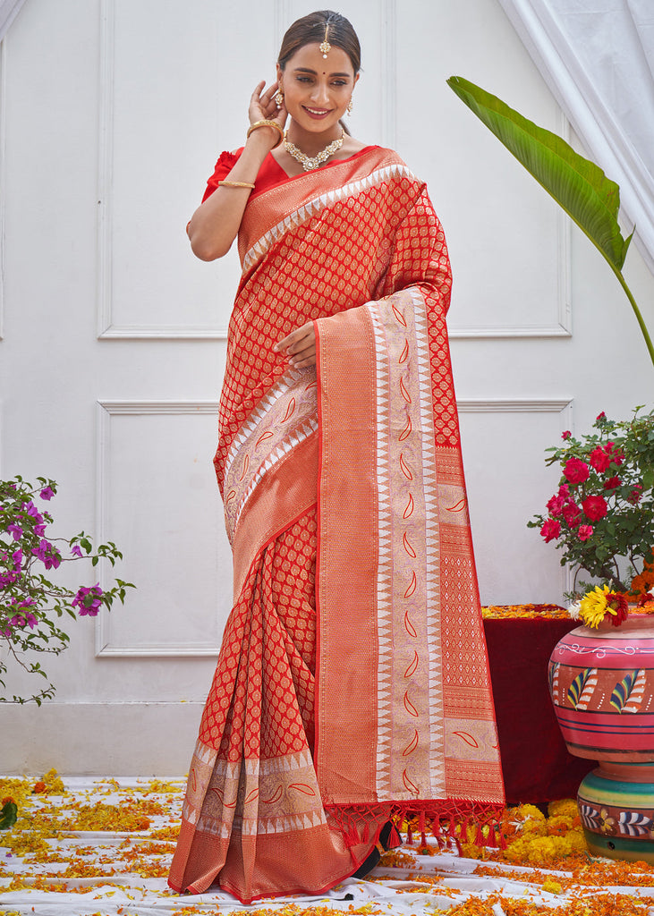 Red Color Banarasi Silk Saree With Bandhani Type Meenakari Woven Patte –  BEST SAREE