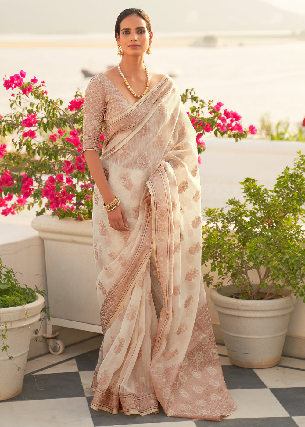 Page 14 | White Sarees: Buy Latest Indian Designer White saree Online -  Utsav Fashion