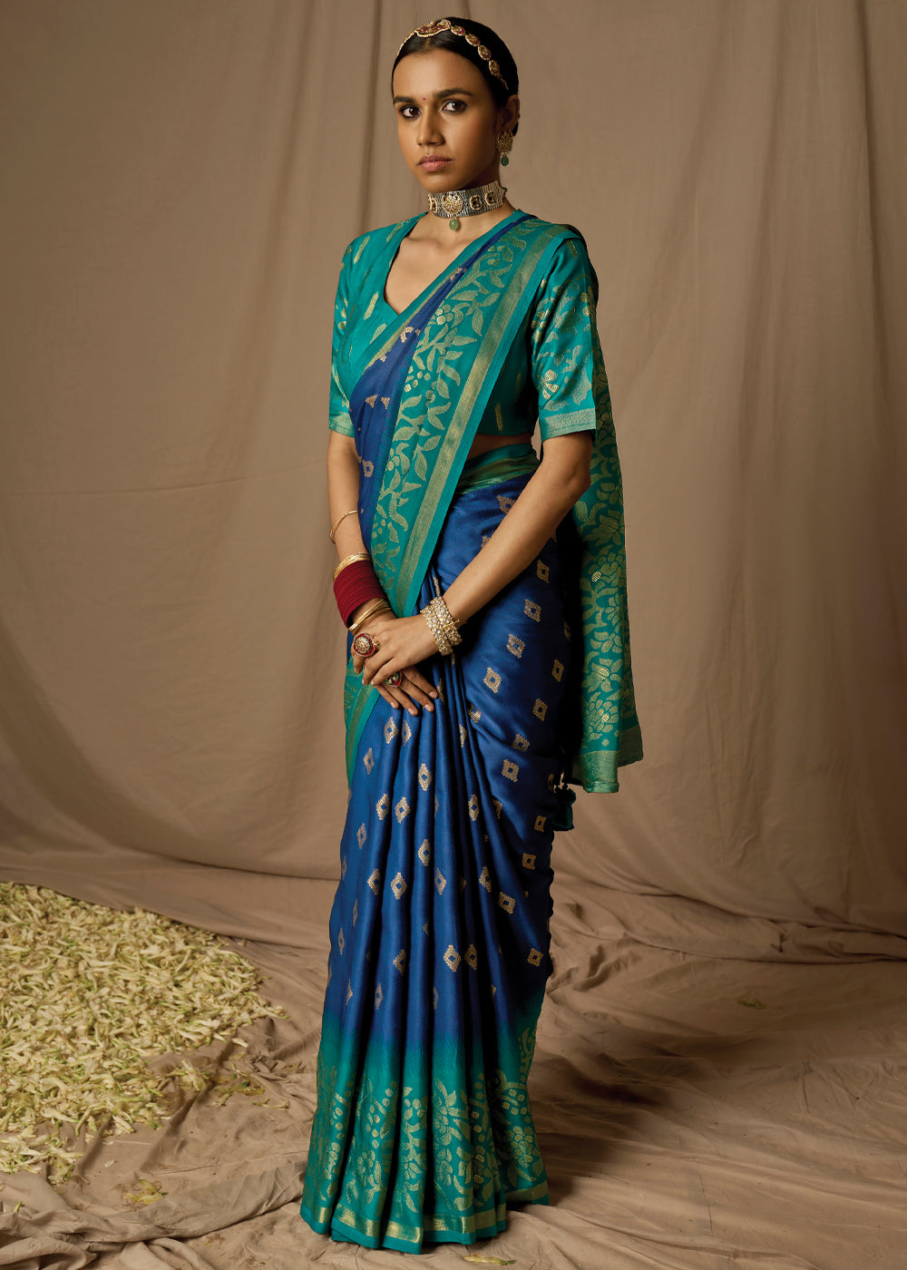 Peacock Blue Coloured Kanchipuram Silk Saree With Contrast Peach Blouse
