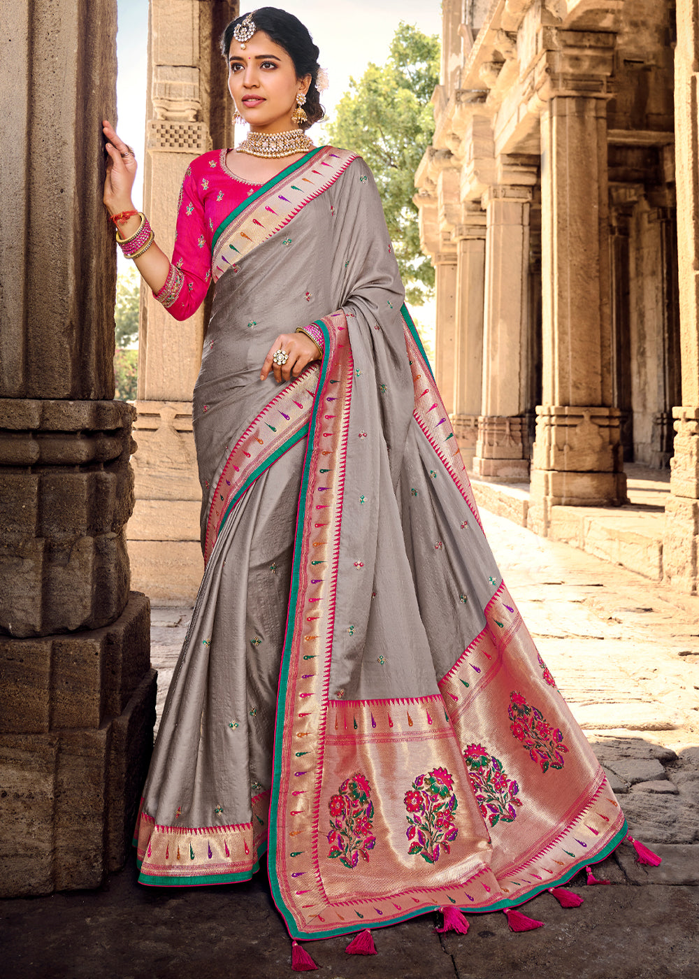 Intriguing Zari Handloom silk Grey Saree